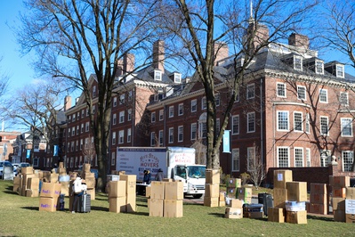 Cover image for Away From Harvard’s Libraries and Lecture Halls, Low-Income Students Face Academic Challenges During Remote Year