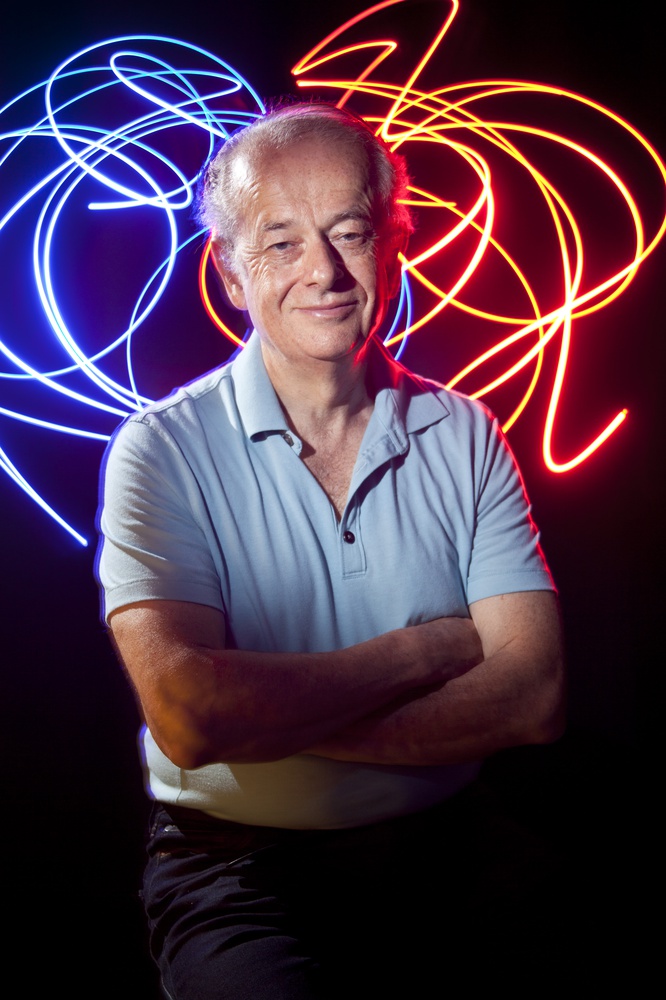 Harvard Applied Physics professor Federico Capasso was awarded one of the top honors in optics on Thursday.