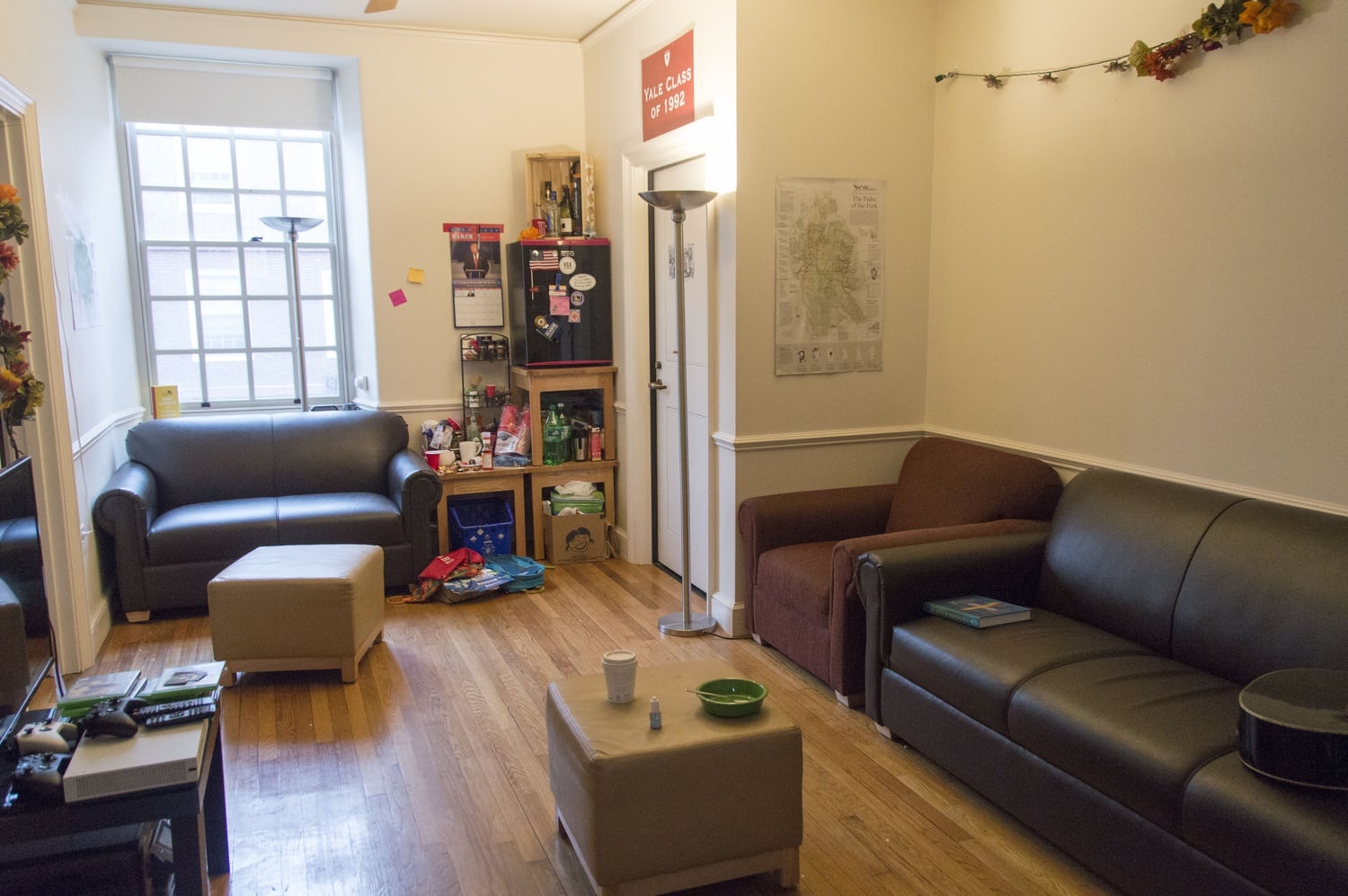 The spacious common room of a dorm in Quincy House.