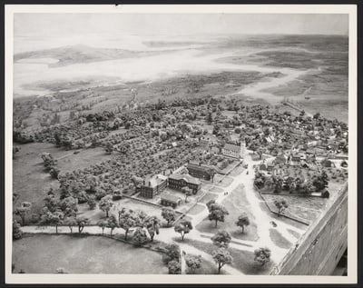 Cover image for Harvard, in Miniature