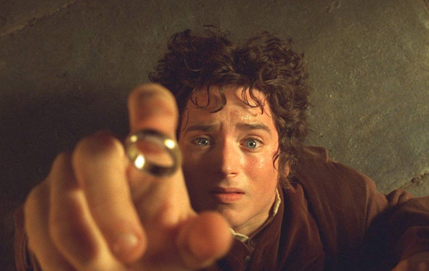 Howard Shore scored “The Lord of the Rings: The Fellowship of the Ring” (2001), directed by Peter Jackson.