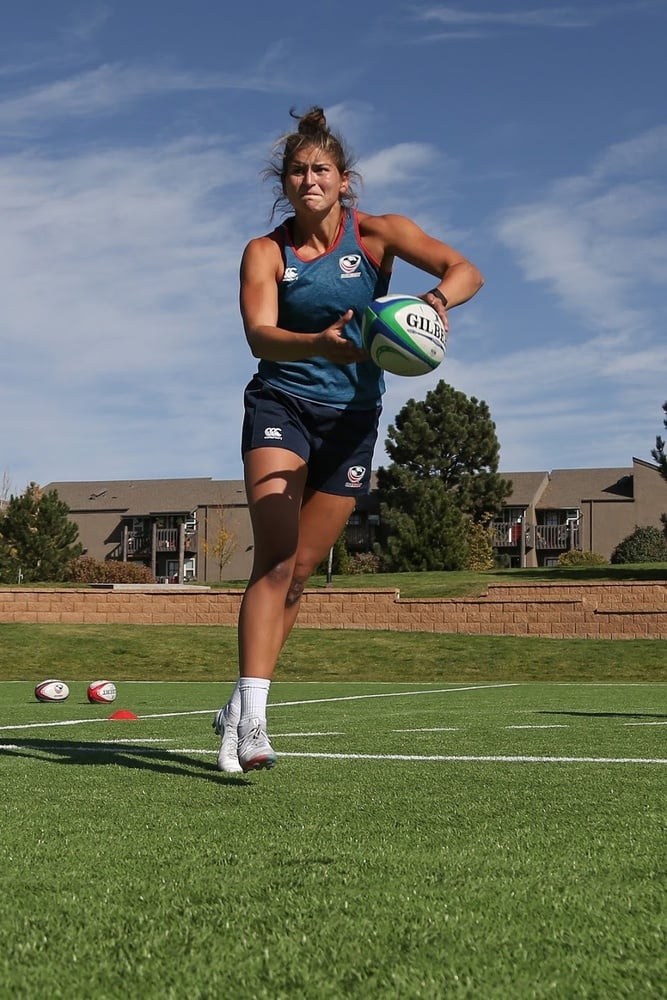 Jenny Kronish '19 loads up for a toss in a practice session.