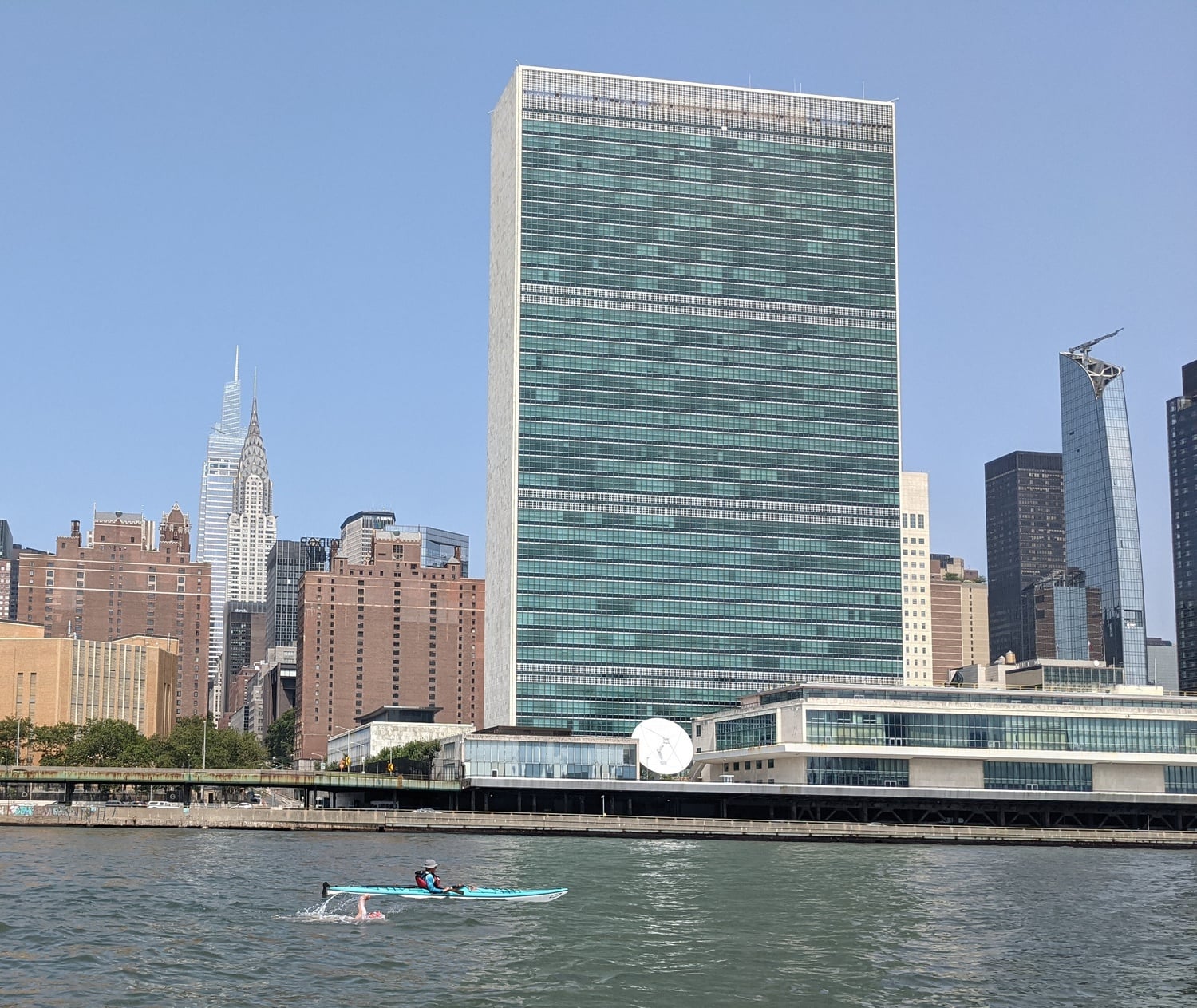 Joe Kaufman '89 powers past the Manhattan skyline, accompanied by a boat and kayak to provide cover.