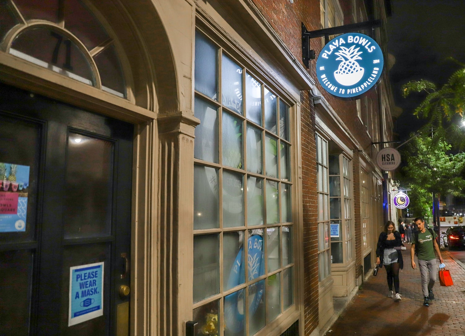 Harvard Square acai restaurant Playa Bowls has partnered with 12 Harvard student athletes as part of the NCAA's new policy permitting collegiate athletes to profit off of their brand.
