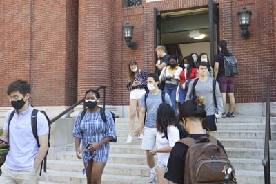 Cover image for Some Harvard Classes Start Spring Semester Online Due to Omicron Surge