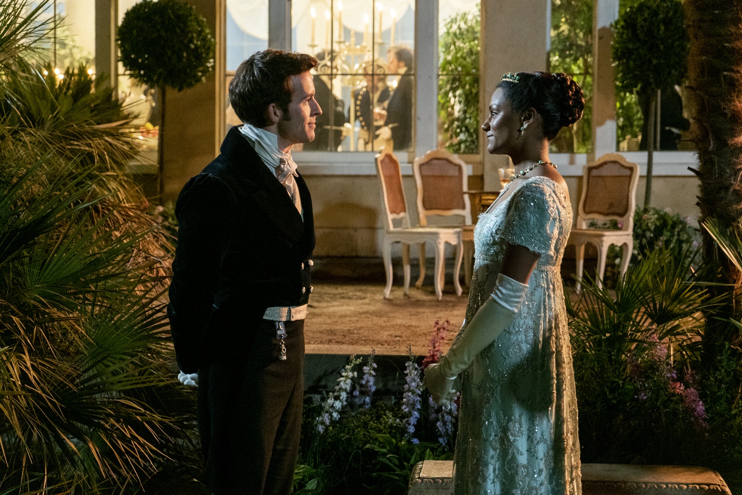 Jonathan Bailey and Simone Ashley in Season Two of "Bridgerton."