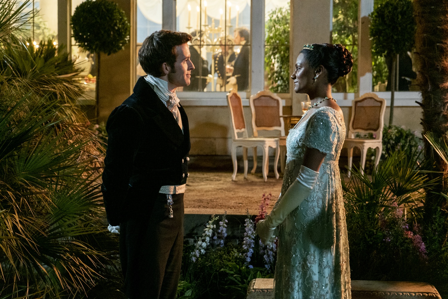Jonathan Bailey and Simone Ashley in Season Two of "Bridgerton."