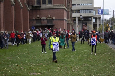 Cover image for Strike Day 3: Demonstrators Interrupt Bacow’s Parents’ Weekend Speech