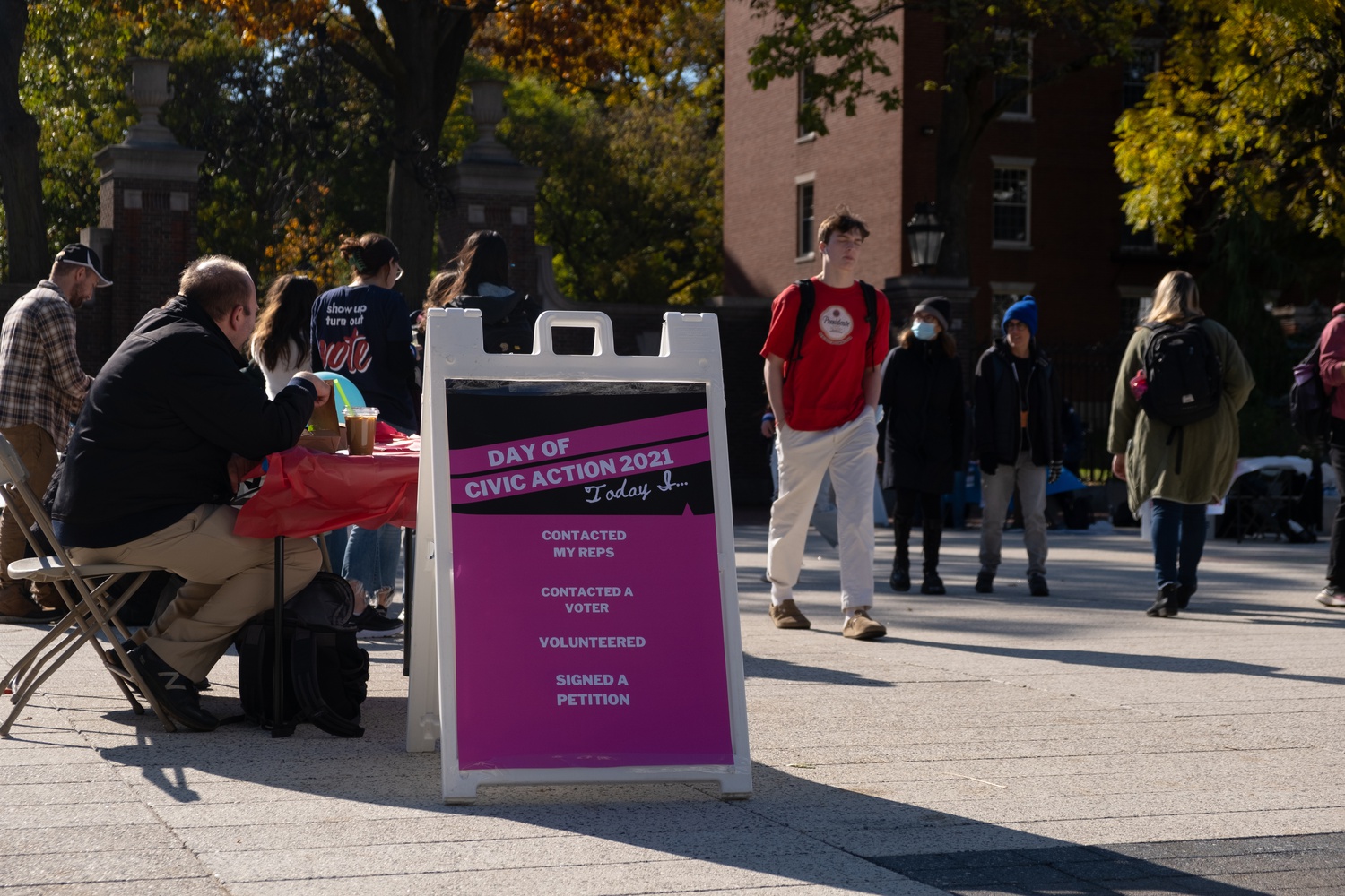 The IOP's Day of Civic Action invites invited passersby to take a variety of civic actions. actions on Election Day. Attendees were treated with free donuts, stickers, and burritos.