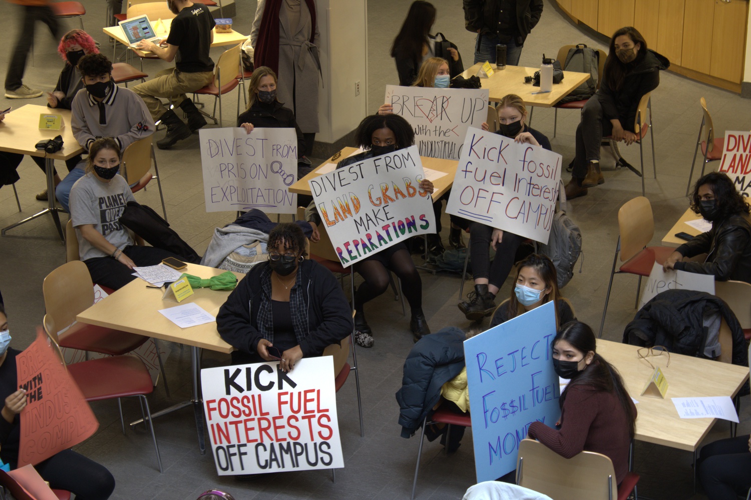 On Friday, Fossil Fuel Divest Harvard and the Harvard Prison Divestment Campaign met in Boylston Hall for a joint action to appeal for ending University fossil fuel and prison investments.