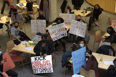 Cover image for Divest Activists Lambast Harvard’s Remaining Ties to Fossil Fuel Industry in Research Funding, Governance