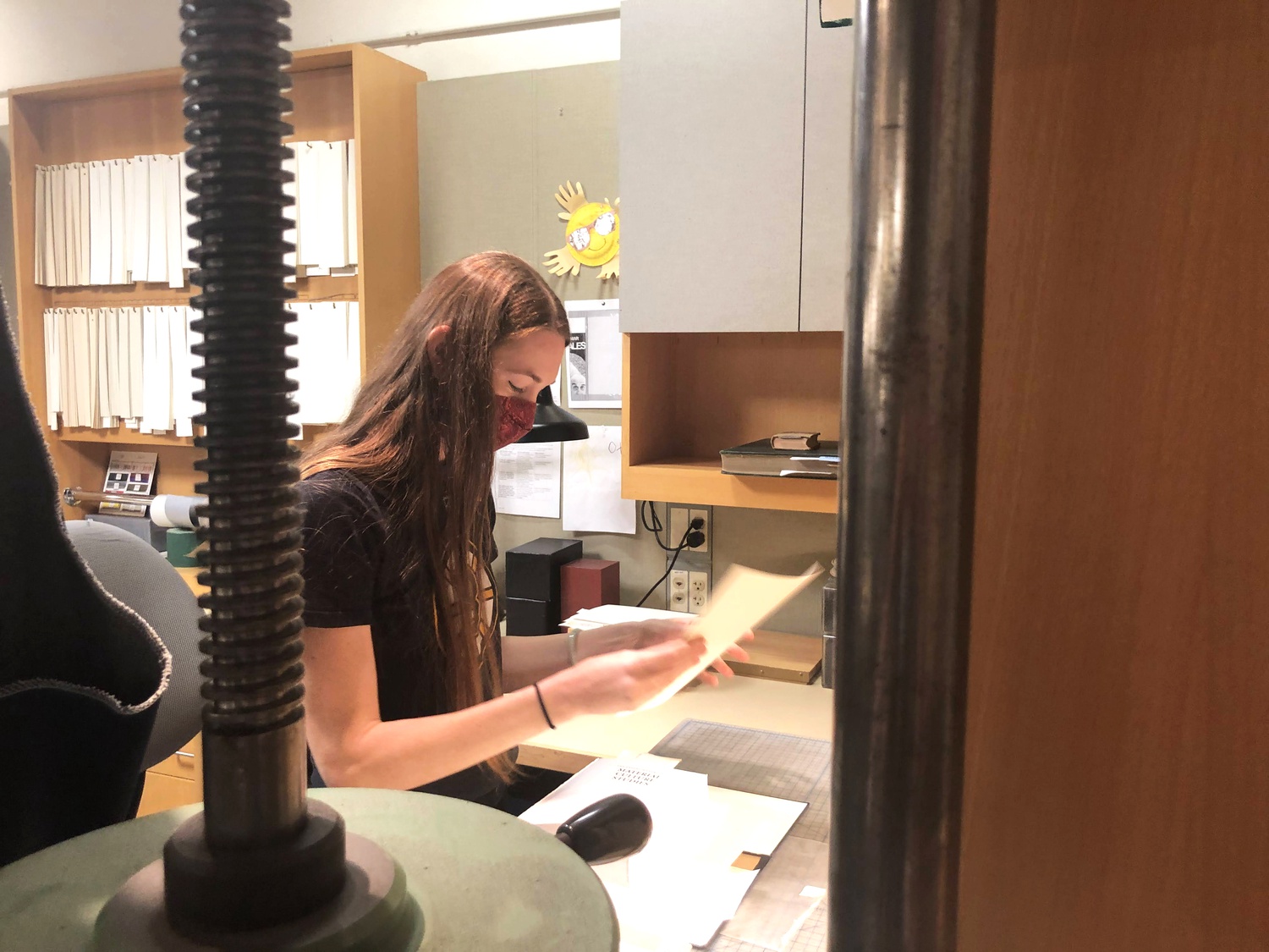 Harvard Library conservation technician Katherine Westermann Gray has returned to in-person work after more than a year-and-a-half at home. Other clerical and technical workers have adopted a range of hybrid or remote work arrangements.