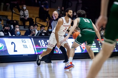 Cover image for As Holidays Approach, Alarm Bells Ring for Men’s Basketball