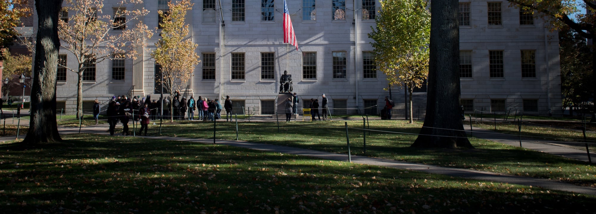 University Hall, located in Harvard Yard, houses administrative offices for the Faculty of Arts and Sciences.