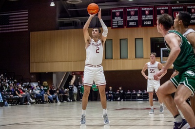 Cover image for Men’s Basketball Goes 2-2 to Start off Conference Schedule