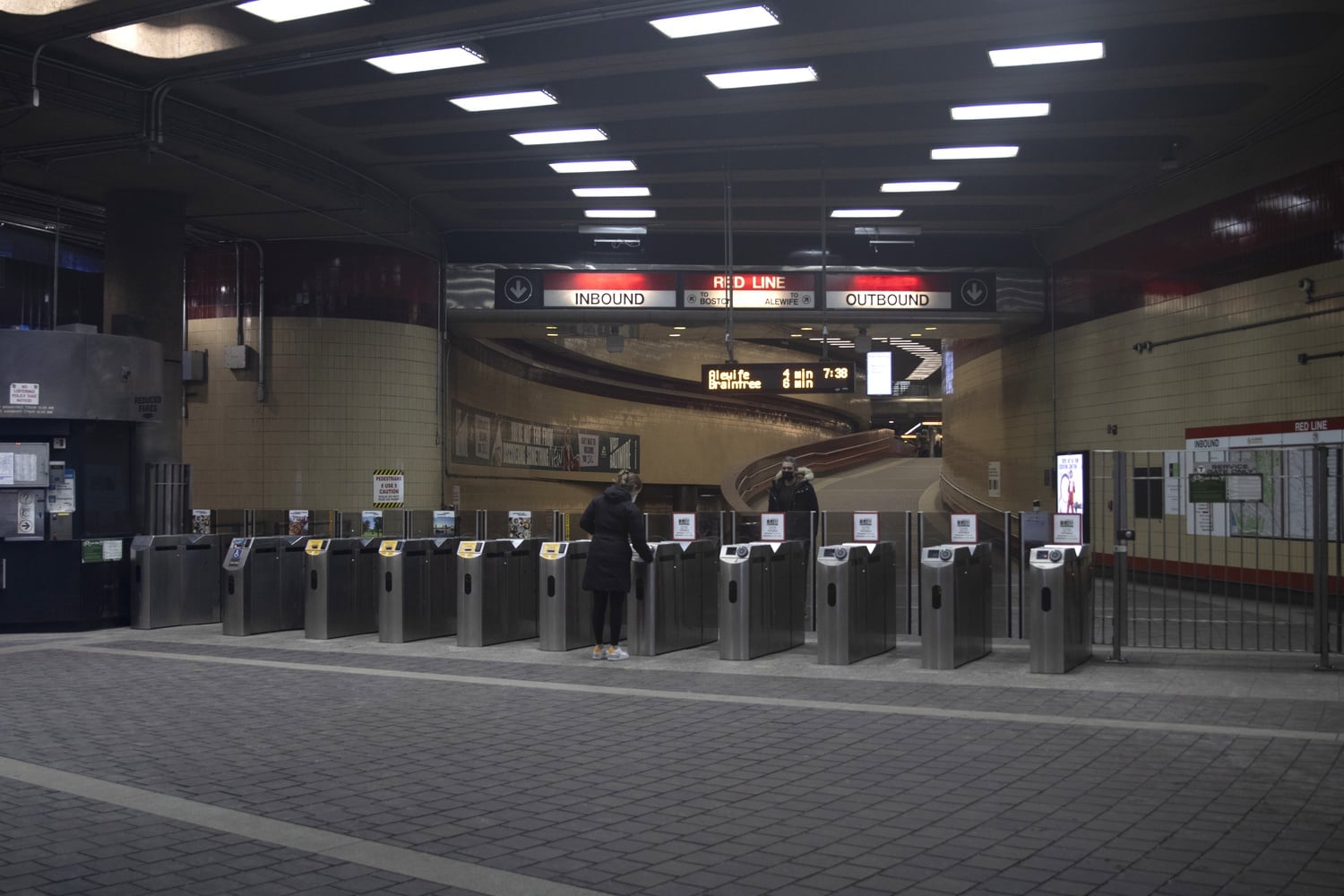 The MBTA Red Line, which stops at Harvard, services Boston, Cambridge, Somerville, Braintree, and Quincy.
