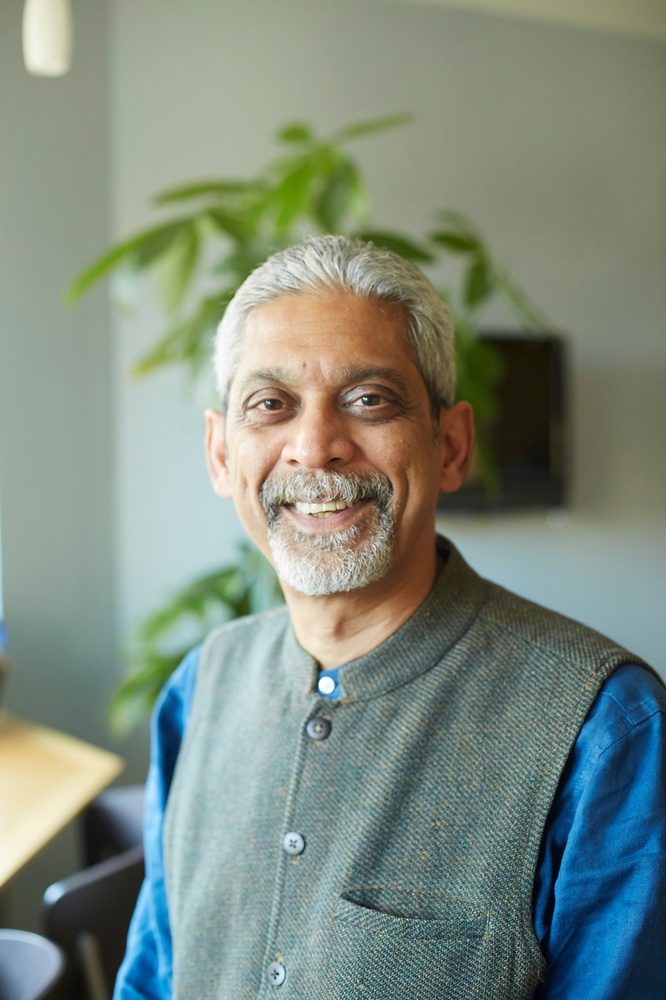 Vikram H. Patel, a professor in the Department of Global Health and Social Medicine at HMS, has started an initiative to make mental health resources more accessible.