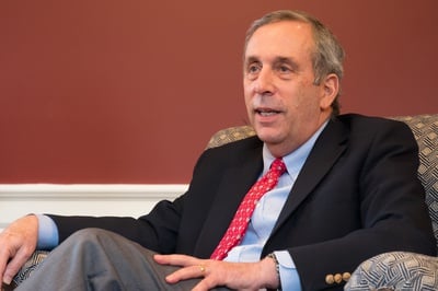 Cover image for Next Harvard President Likely to Take Over Searches for HDS, HSPH Deans, Bacow Says