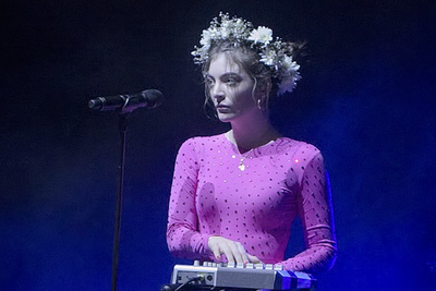 Cover image for Lorde Concert Review: Pop Icon Brings Intimate Artistry to Boston