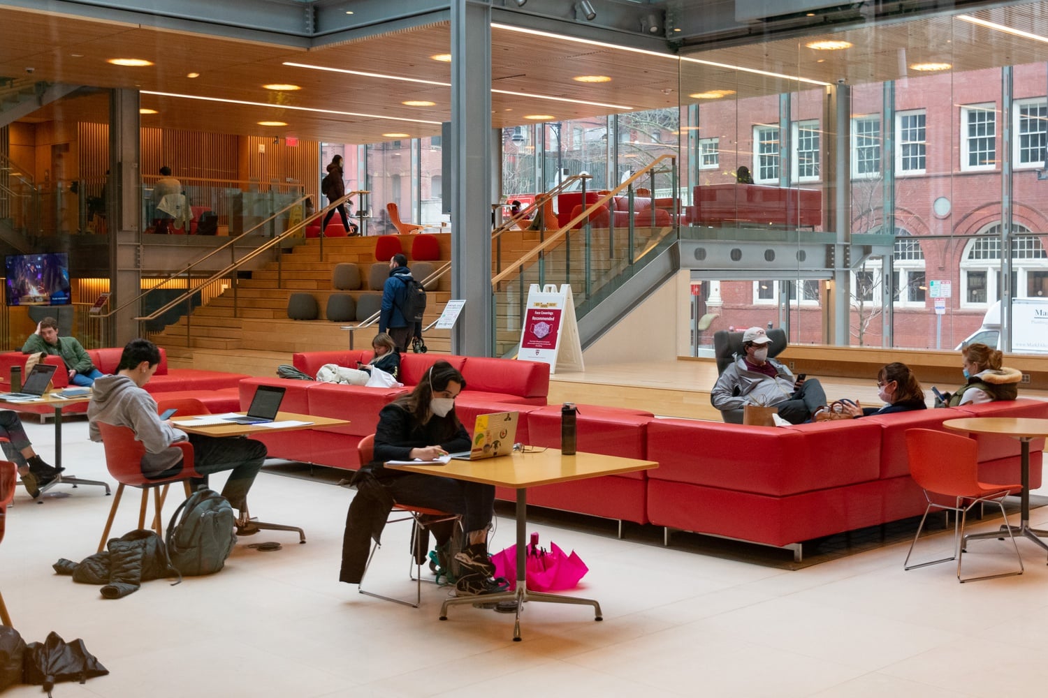 In the Smith Campus Center, some students remain masked, while others do not. Harvard dropped its indoor mask mandate on March 14th, making masking optional, though allowing professors to continue the mandate at their own discretion.