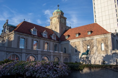 Cover image for Weather - Adolphus Busch Hall