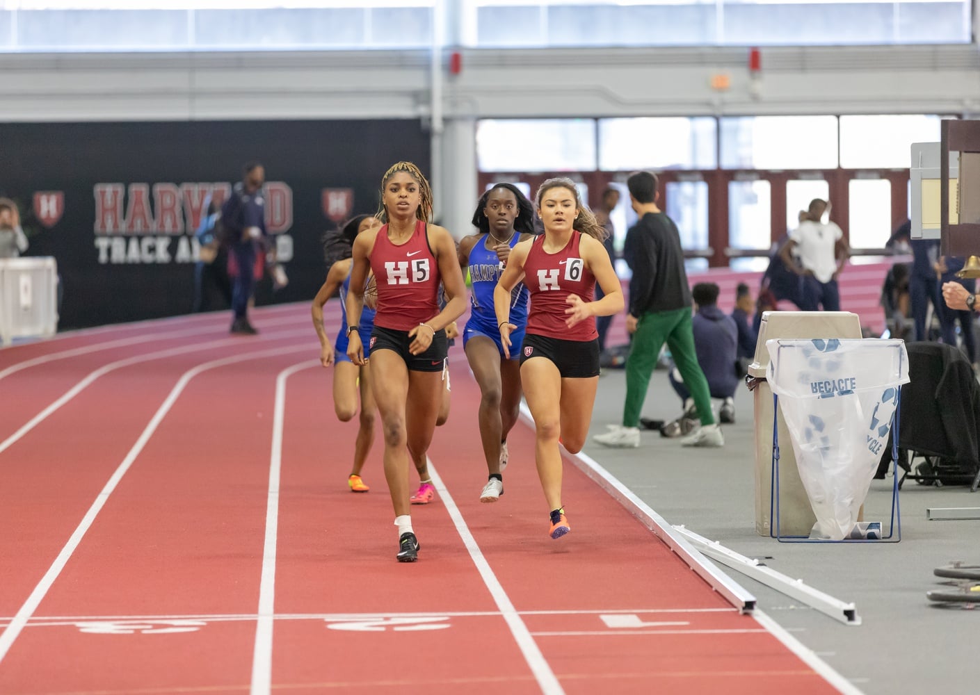 First-year Victoria Bossong and junior Sharelle Samuel compete in the women's 600m race at the indoor track and field meet on Saturday, December 4th. This meet was the first of the season.