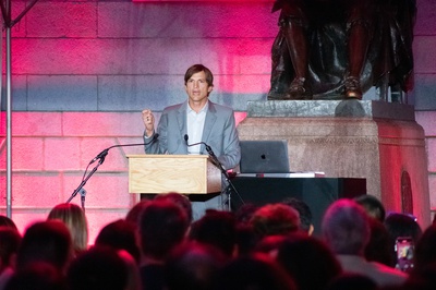 Cover image for Ashton Kutcher Addresses Class of 2020
