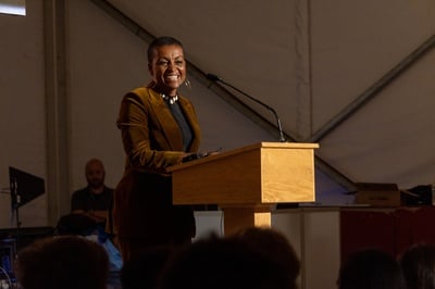 Cover image for Adjoa Andoh Tells Harvard College Class of 2021 to Leverage their ‘Global Reach’ During Class Day Dinner