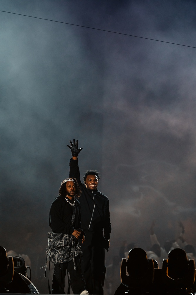 Kendrick Lamar brings out his cousin Baby Keem to perform "Family Ties."