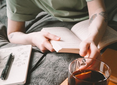 Cover image for Relaxing reading.