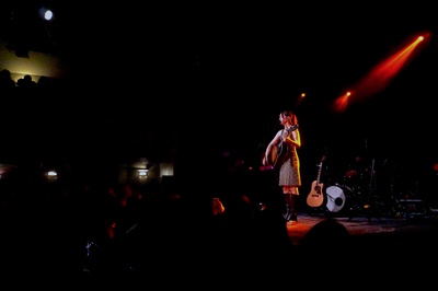 Cover image for Lizzy McAlpine Concert Review: Racing Headfirst Toward Indie Renown