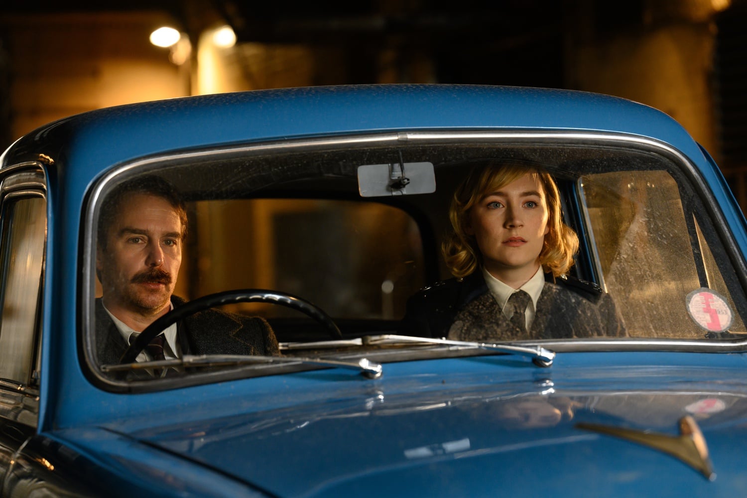 Sam Rockwell and Saoirse Ronan in "See How They Run."