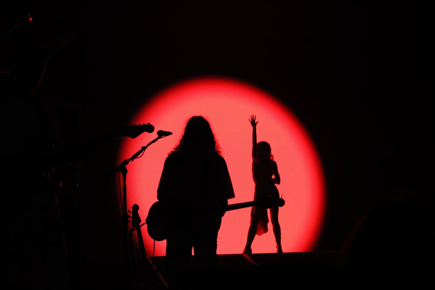 A swath of red light bathed the stage and crowd, framing Jepsen’s silhouette and setting the tone for her setlist; passionate, energetic, fiery.