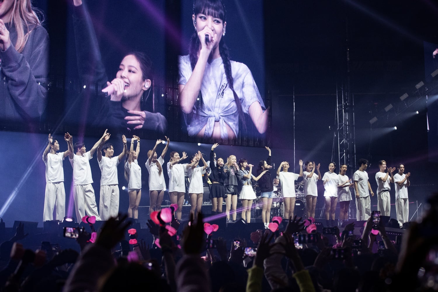 The dynamic backup dancers raised the bar during the performances to match the grandeur of Blackpink’s bombastic music.