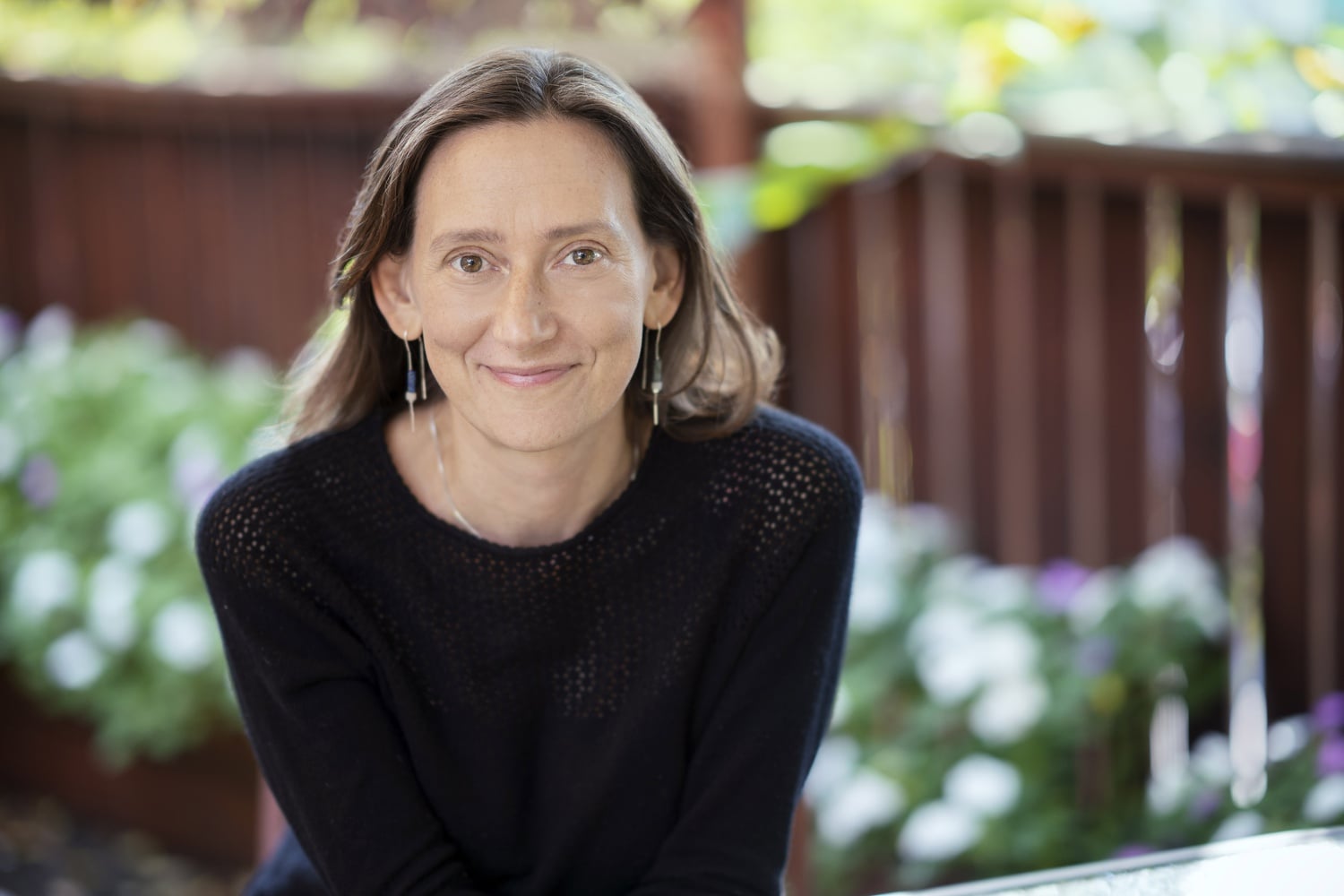 Nadia Colburn ’95 recently sat down with The Harvard Crimson to discuss her holistic approach to writing.