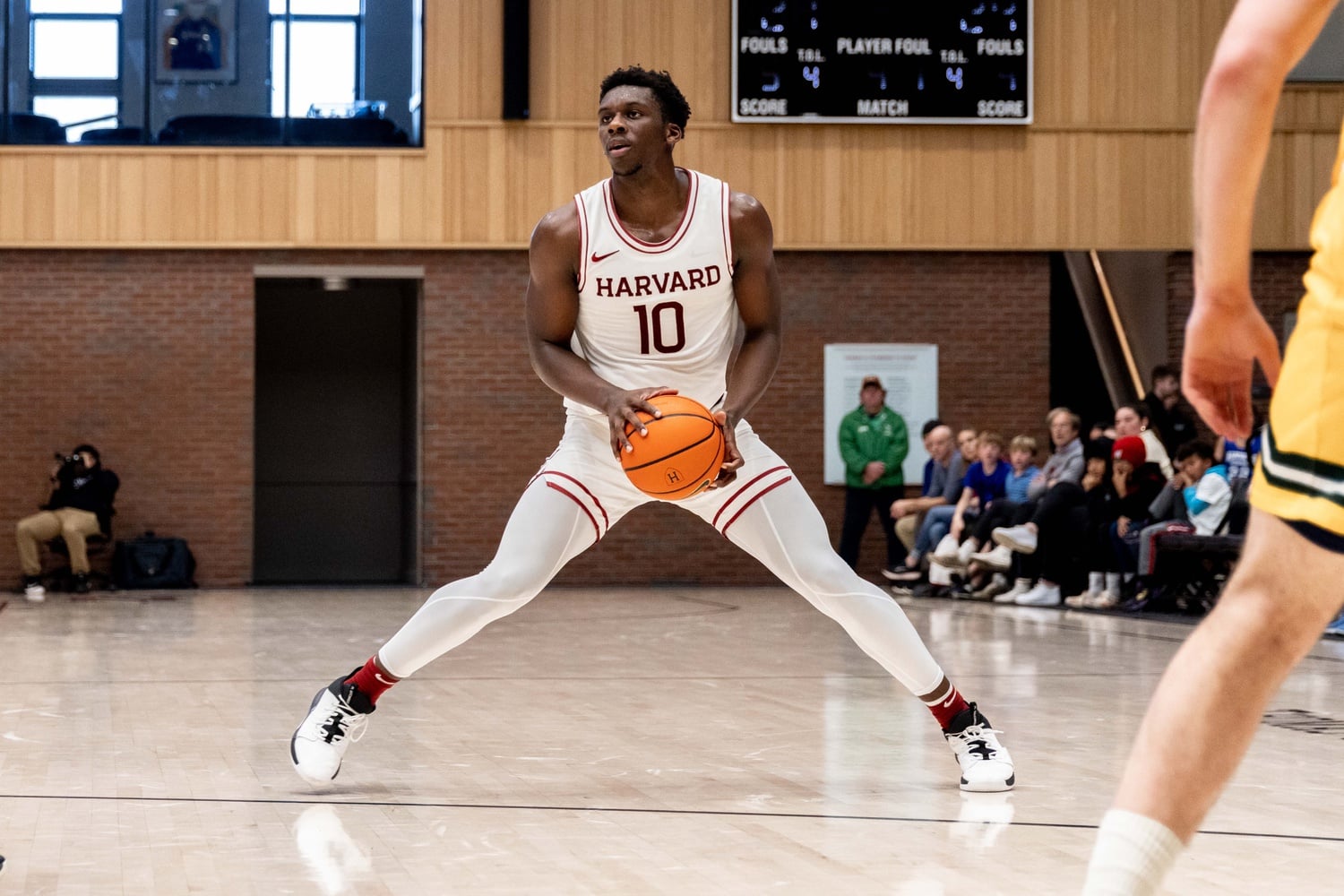 The Harvard men's basketball team posted an impressive 77-59 victory over the Dartmouth Big Green on Saturday.