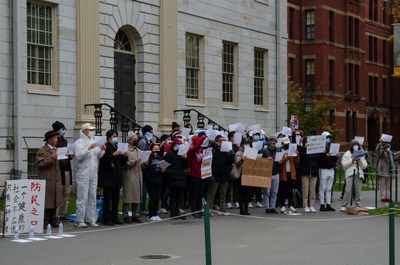 Cover image for Harvard Affiliates Rally in Solidarity With Chinese Citizens Protesting Covid-19 Restrictions, State Censorship