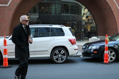 Cover image for Parent on Trial for Alleged Admissions Bribery Scheme Was Key Donor to Harvard Fencing, Witness Says