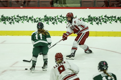 Cover image for Harvard Women's Ice Hockey Uses Strong Winter Break to Remain Competitive in ECAC