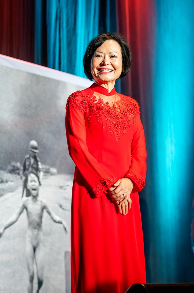 Phan Thị founded an organization, the Kim Phúc Foundation International, to provide psychological and medical aid to child victims of war. As a UNESCO Goodwill Ambassador, she gives dozens of lectures each year.