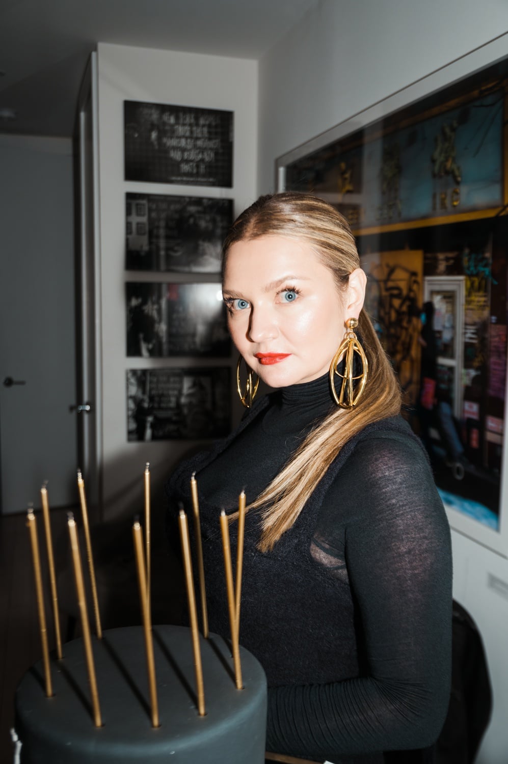 Depending on who you ask, Anna Delvey is a deft con woman, a study in performance, a self-taught mimic of the upper class