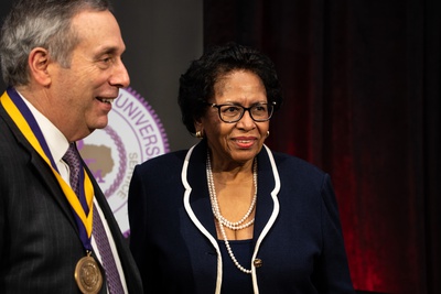 Cover image for Bacow Simmons Praire View A&M University President's Medal
