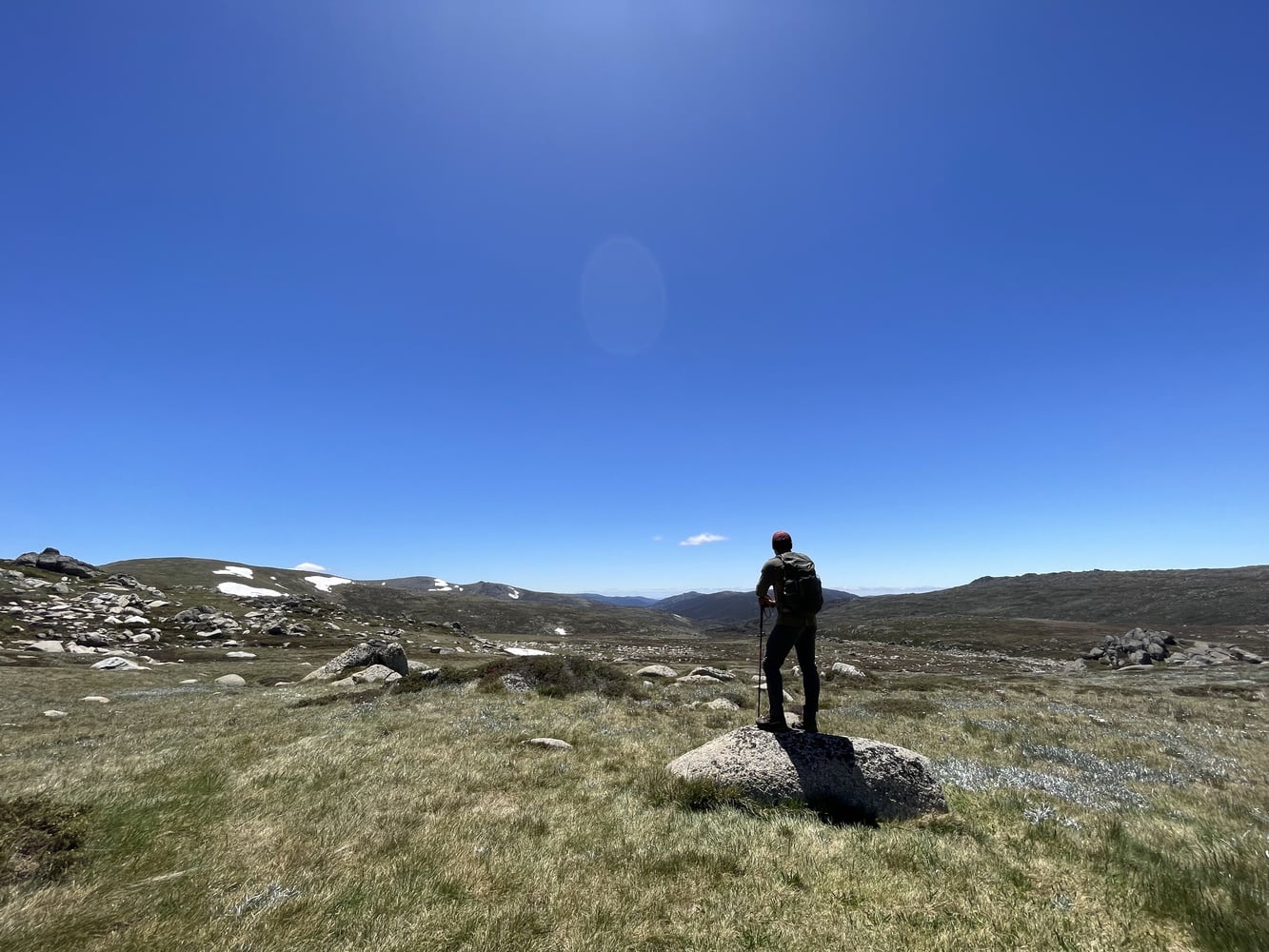 Nicholas C. Ige ’25 on the Main Range loop, descending from Mount Kosciuszko.