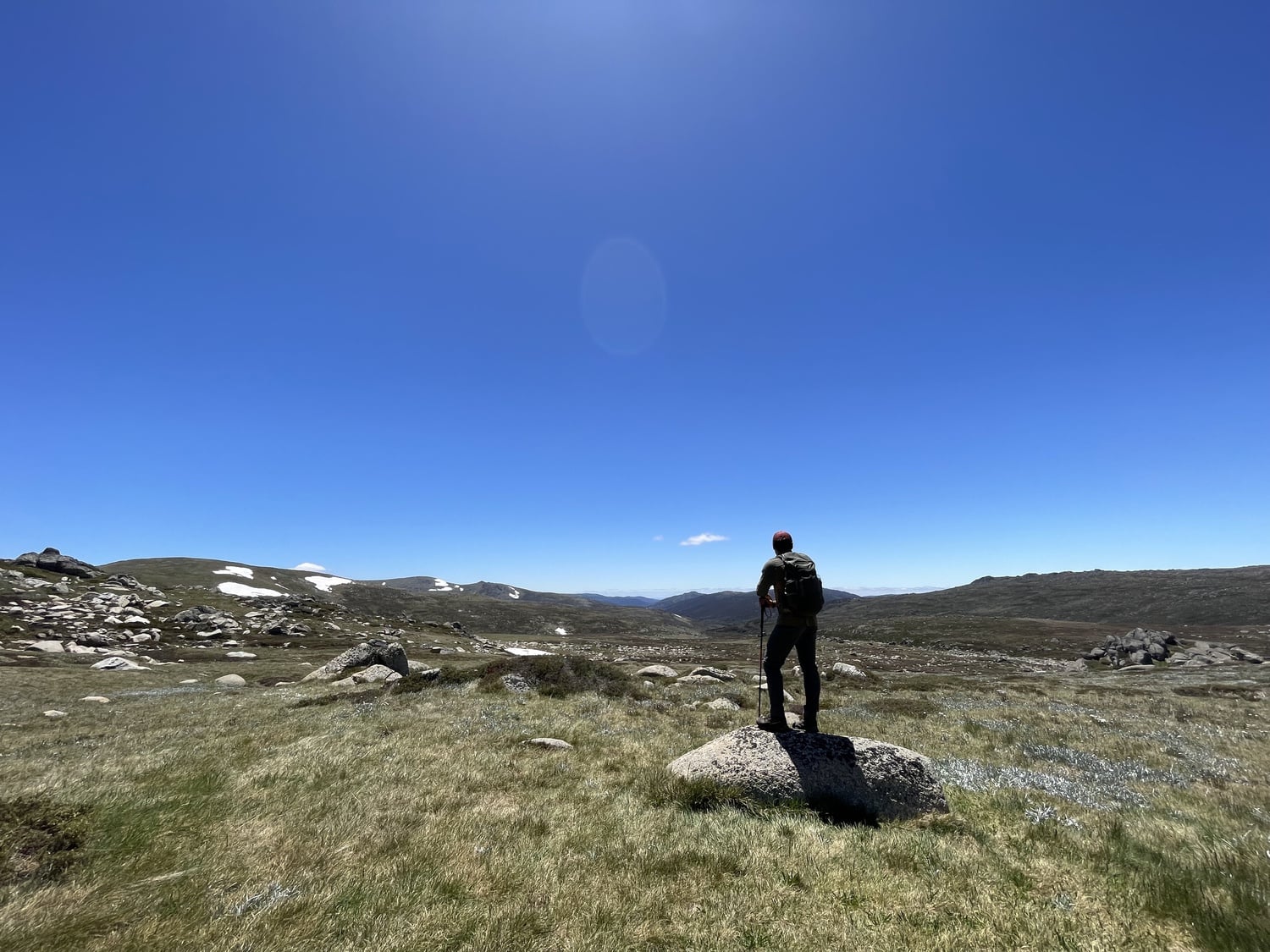 Nicholas C. Ige ’25 on the Main Range loop, descending from Mount Kosciuszko.