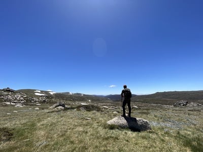 Cover image for Nicholas C. Ige ’25 on the Main Range loop.