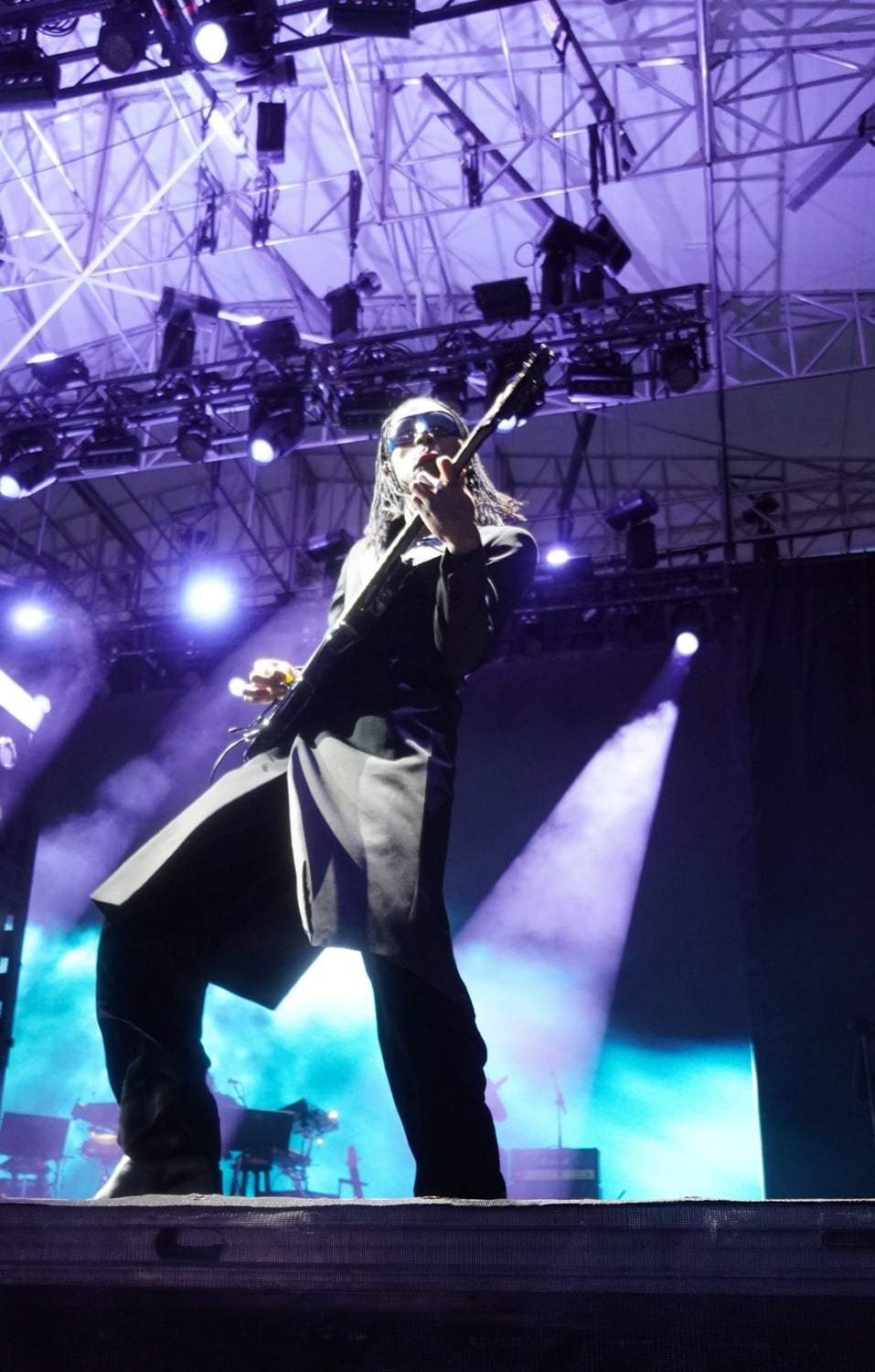 Lacy’s electric guitar solo marked a shift from the composed appearance of the concert’s beginning — even his backing singers abandoned their synchronized movements to jump in awe of the spectacle.