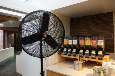 Cover image for Harvard Dining Workers Across Campus Slam Lack of AC, Report Heat Exhaustion
