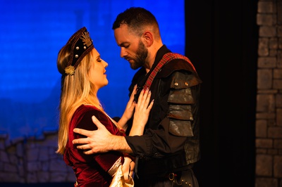 Cover image for Shit-faced Shakespeare’s ‘Macbeth’ Review: A Night of Drunken Drama