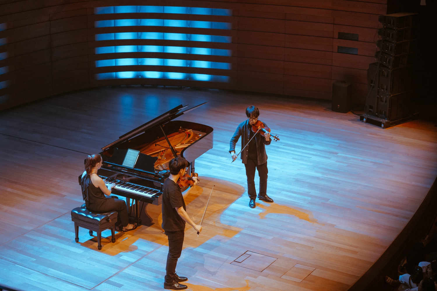 Brett Yang, Eddy Chen, and Sophie Druml performing on the TwoSet Violin World Tour 2023/24.