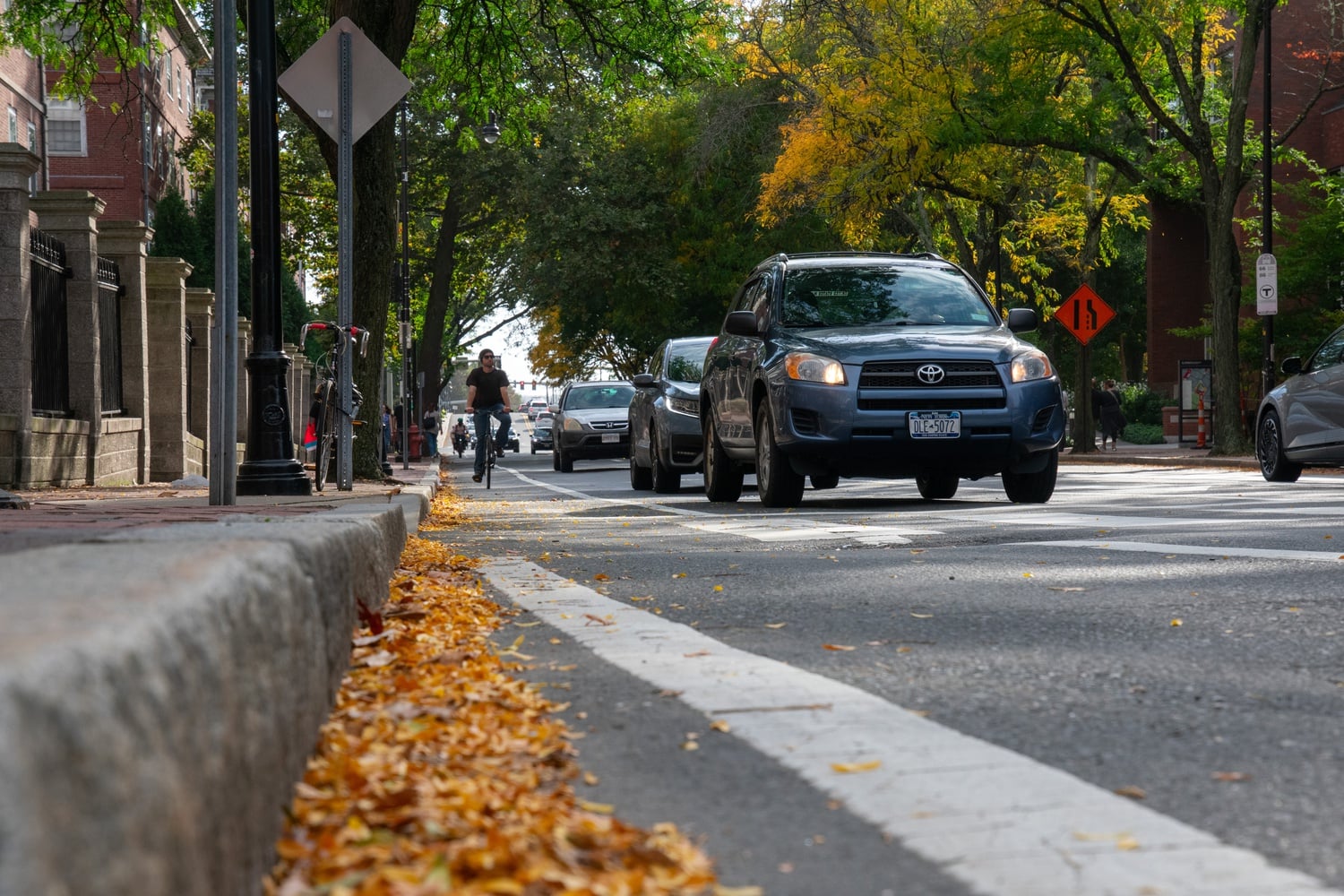 Cars and bikes traverse John F. Kennedy St.